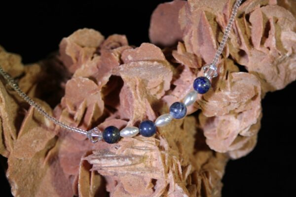 Bracelet monté sur câble avec fermoir et chainette en argent Rocaille en verre toupie en cristal d' Autriche Sodalite et perles d'eau douce