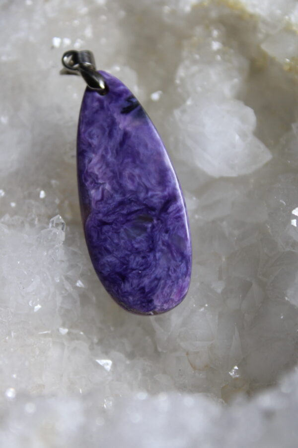 Pendentif en charoite