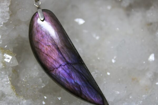 Collier labradorite violette